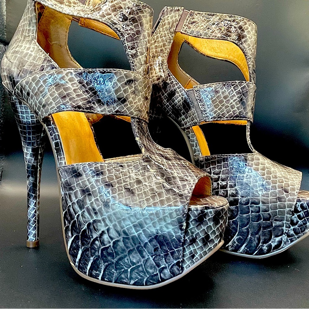 Luichiny Western Sky Snakeskin Heels Size 5M